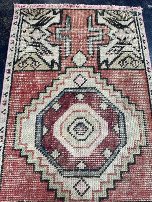 Turkish Yastik Rug 1'6" x 2'10" #24118