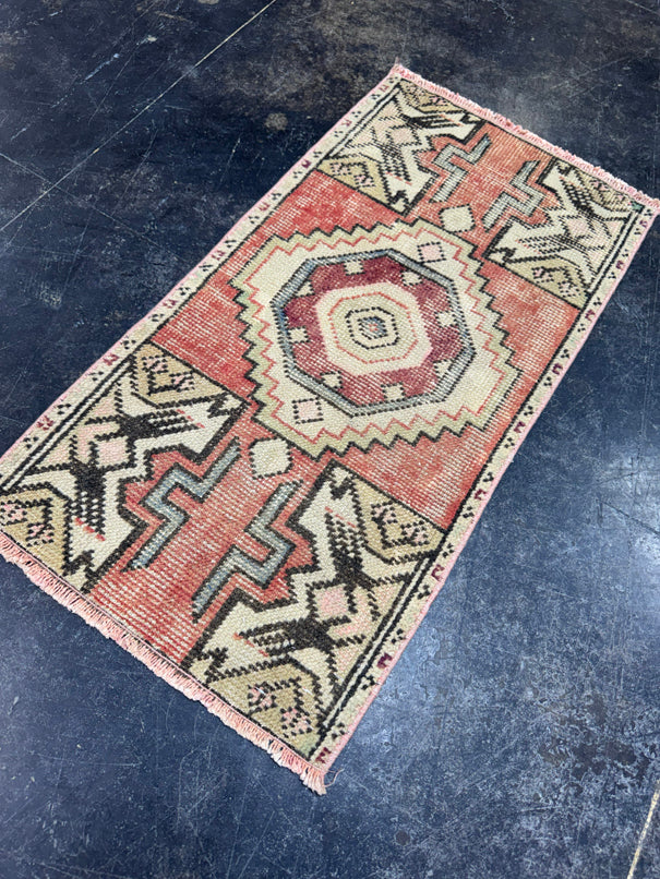 Turkish Yastik Rug 1'6" x 2'10" #24118