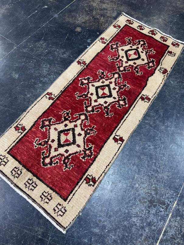Turkish Yastik Rug 1'4" x 3'4" #23899