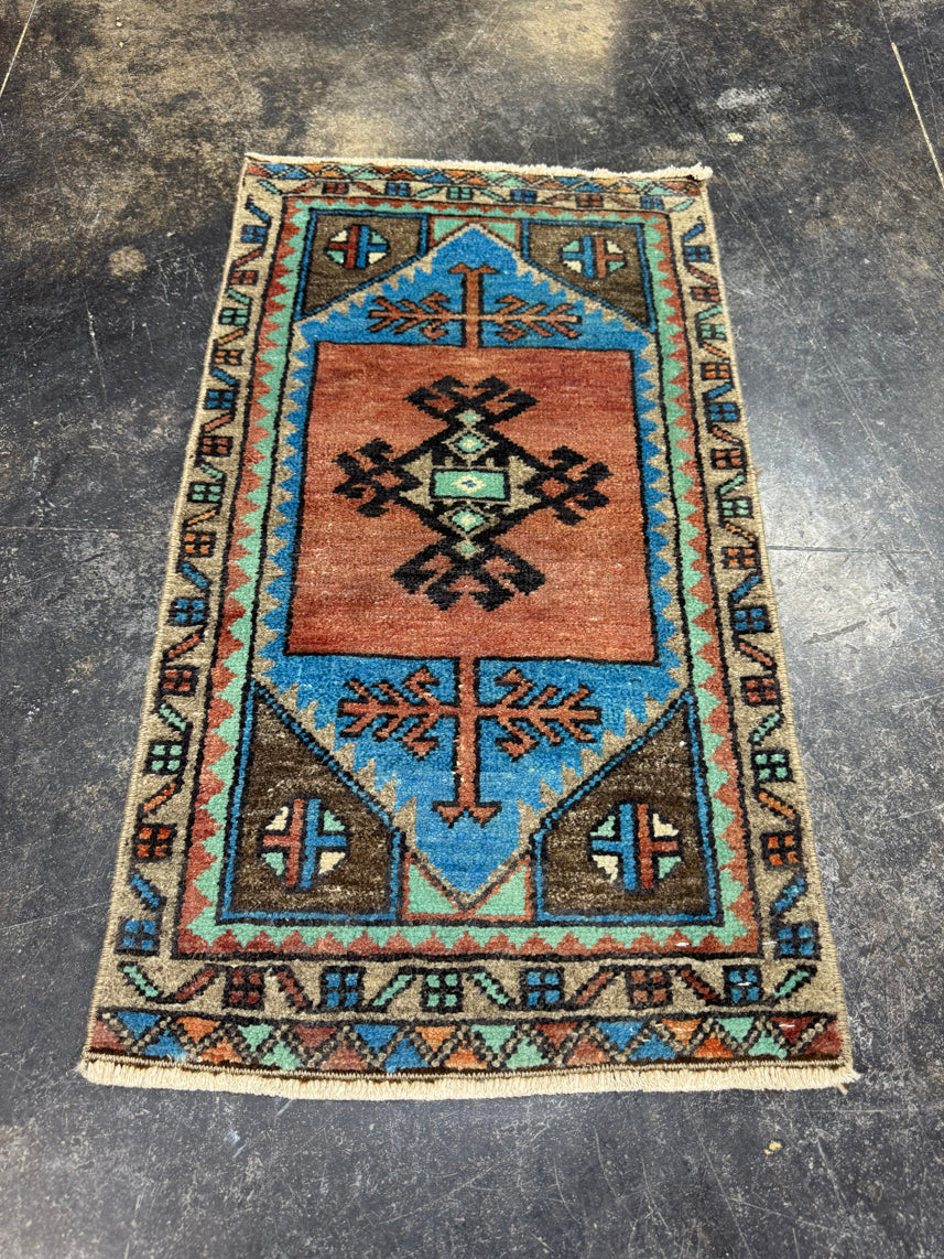 Turkish Yastik Rug 1'5" x 2'6" #23898