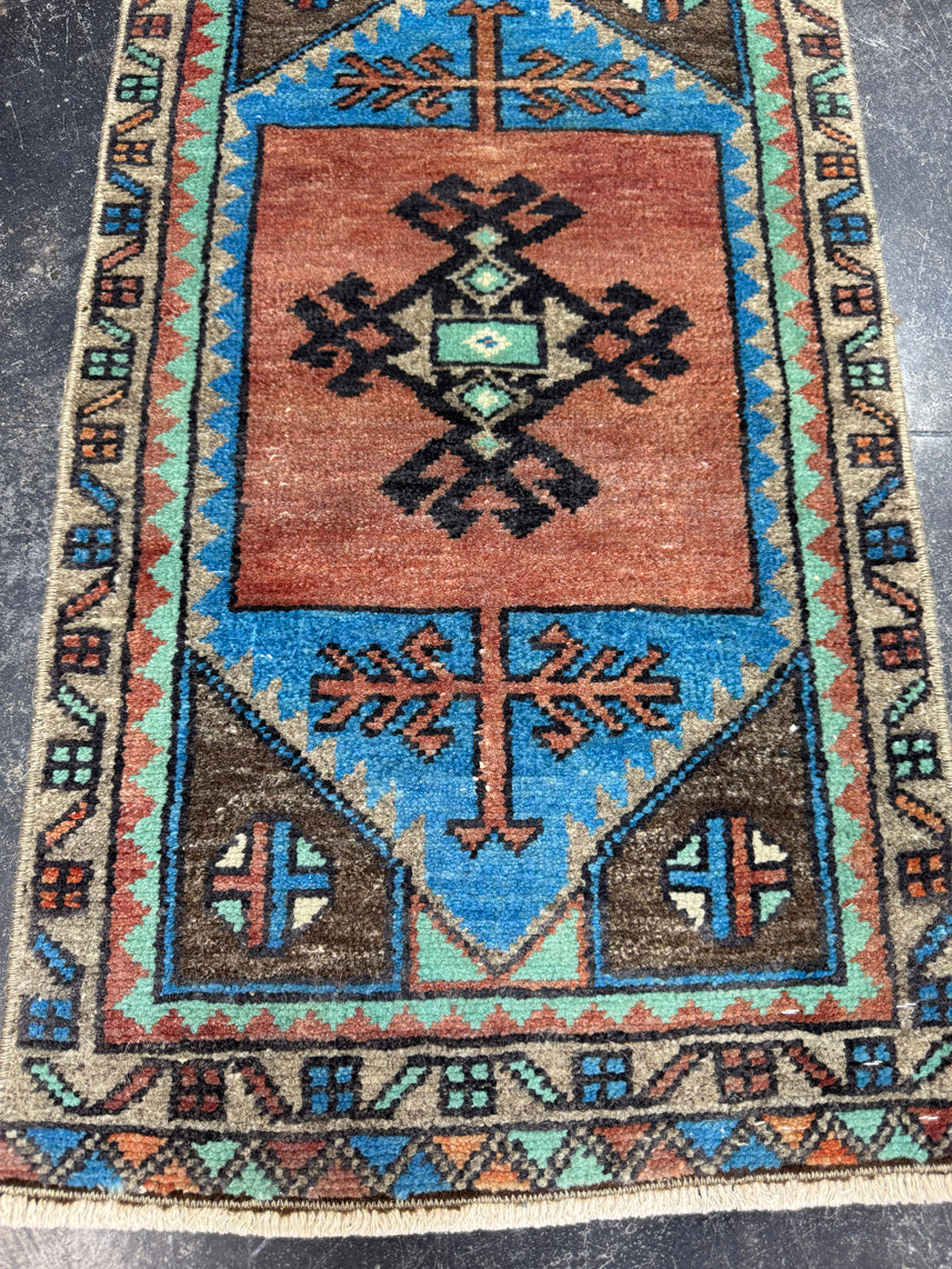 Turkish Yastik Rug 1'5" x 2'6" #23898