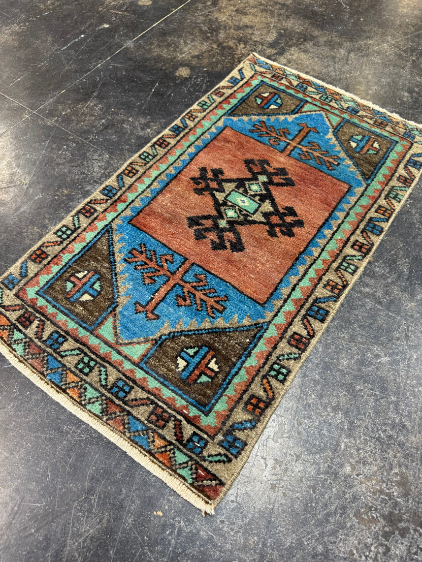 Turkish Yastik Rug 1'5" x 2'6" #23898