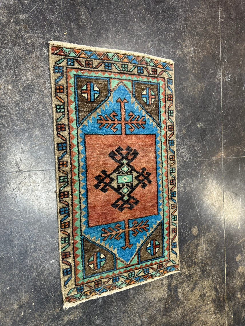 Turkish Yastik Rug 1'5" x 2'6" #23898