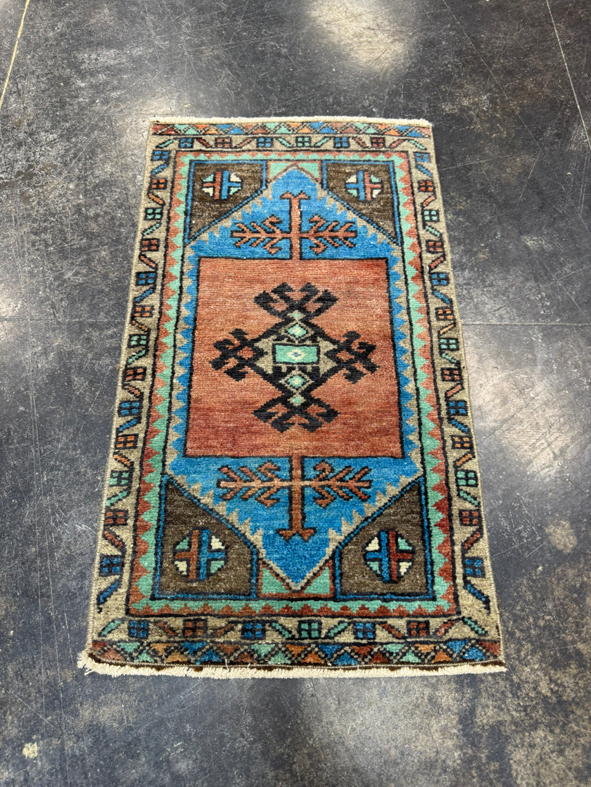 Turkish Yastik Rug 1'5" x 2'6" #23898