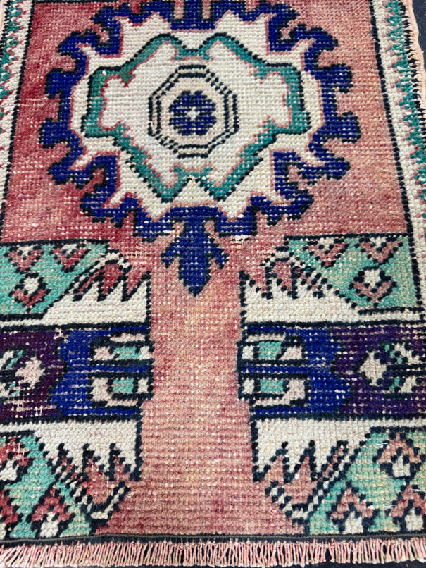 Turkish Yastik Rug 1'6" x 2'8" #24151