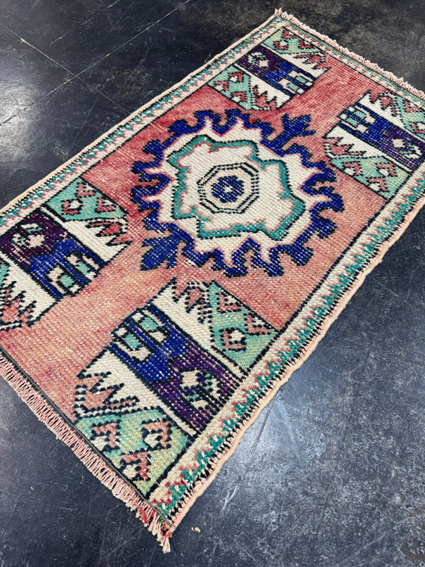Turkish Yastik Rug 1'6" x 2'8" #24151