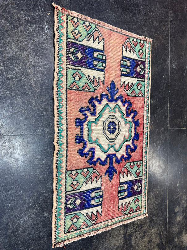 Turkish Yastik Rug 1'6" x 2'8" #24151