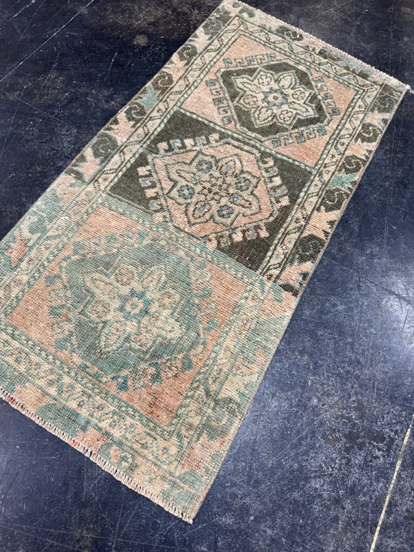 Turkish Yastik Rug 1'6" x 3'1" #24145