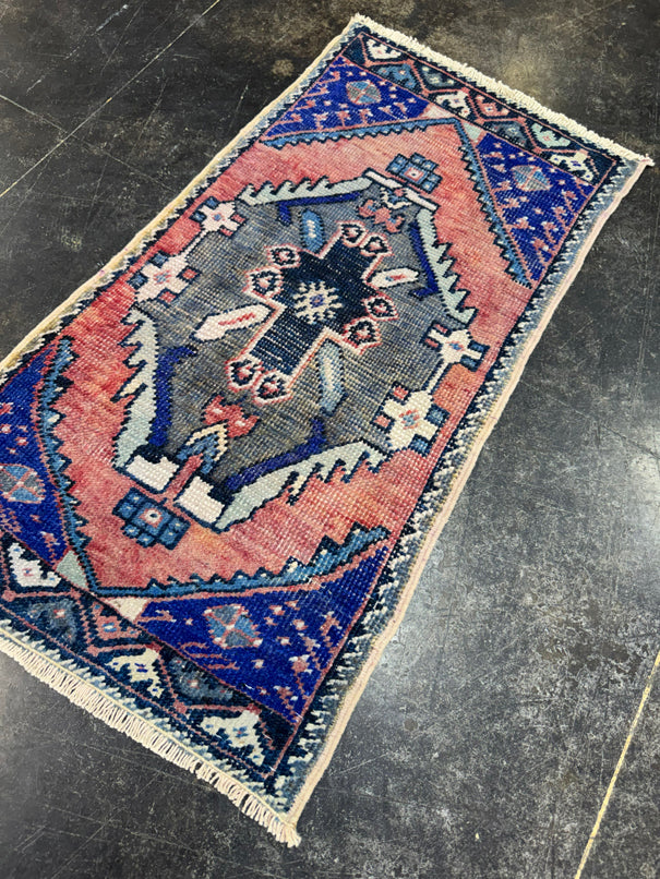 Turkish Yastik Rug 1'7" x 3'1" #24119