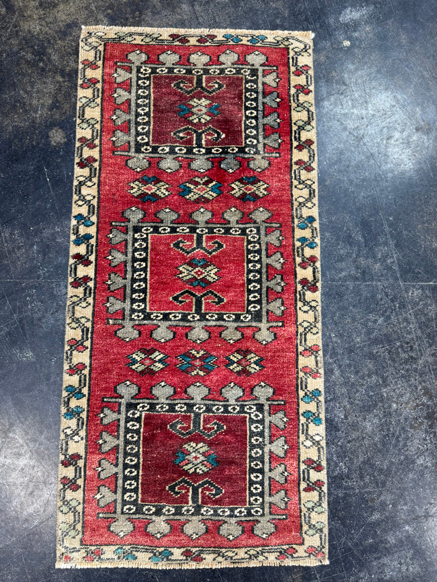 Turkish Yastik Rug 1'7" x 3'3" #23874