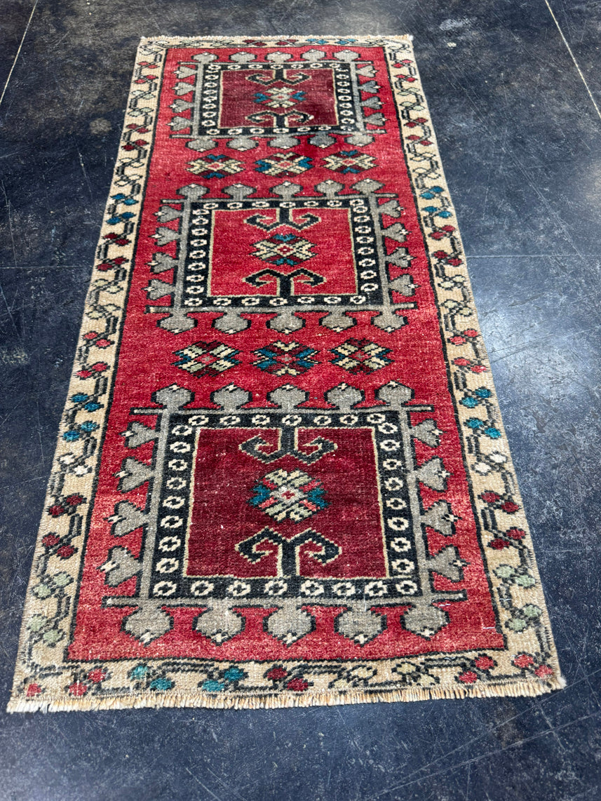 Turkish Yastik Rug 1'7" x 3'3" #23874