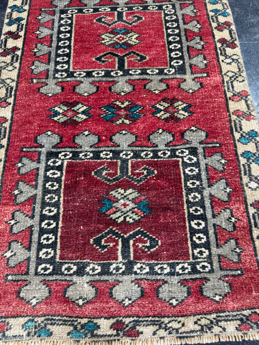 Turkish Yastik Rug 1'7" x 3'3" #23874