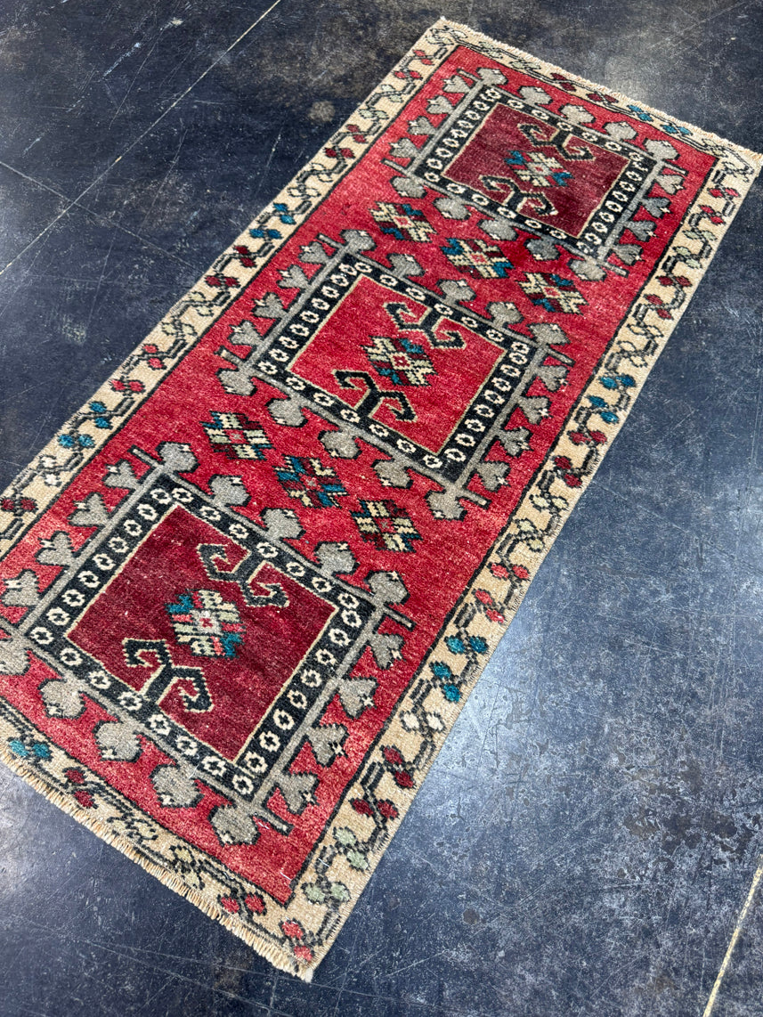 Turkish Yastik Rug 1'7" x 3'3" #23874