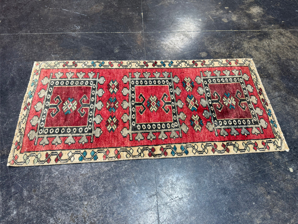 Turkish Yastik Rug 1'7" x 3'3" #23874