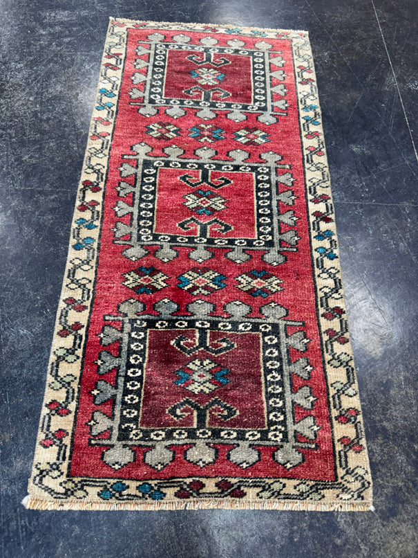 Turkish Yastik Rug 1'7" x 3'3" #23874
