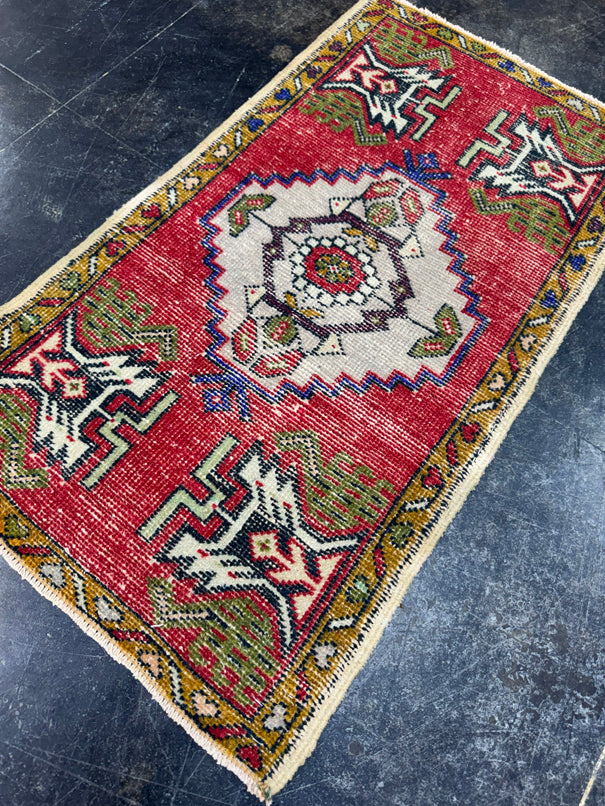 Turkish Yastik Rug 1'8" x 3'2" #23890