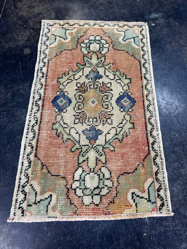Turkish Yastik Rug 1'7" x 2'8" #23892