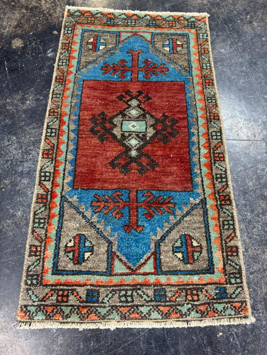Turkish Yastik Rug 1'4" x 2'6" #23897