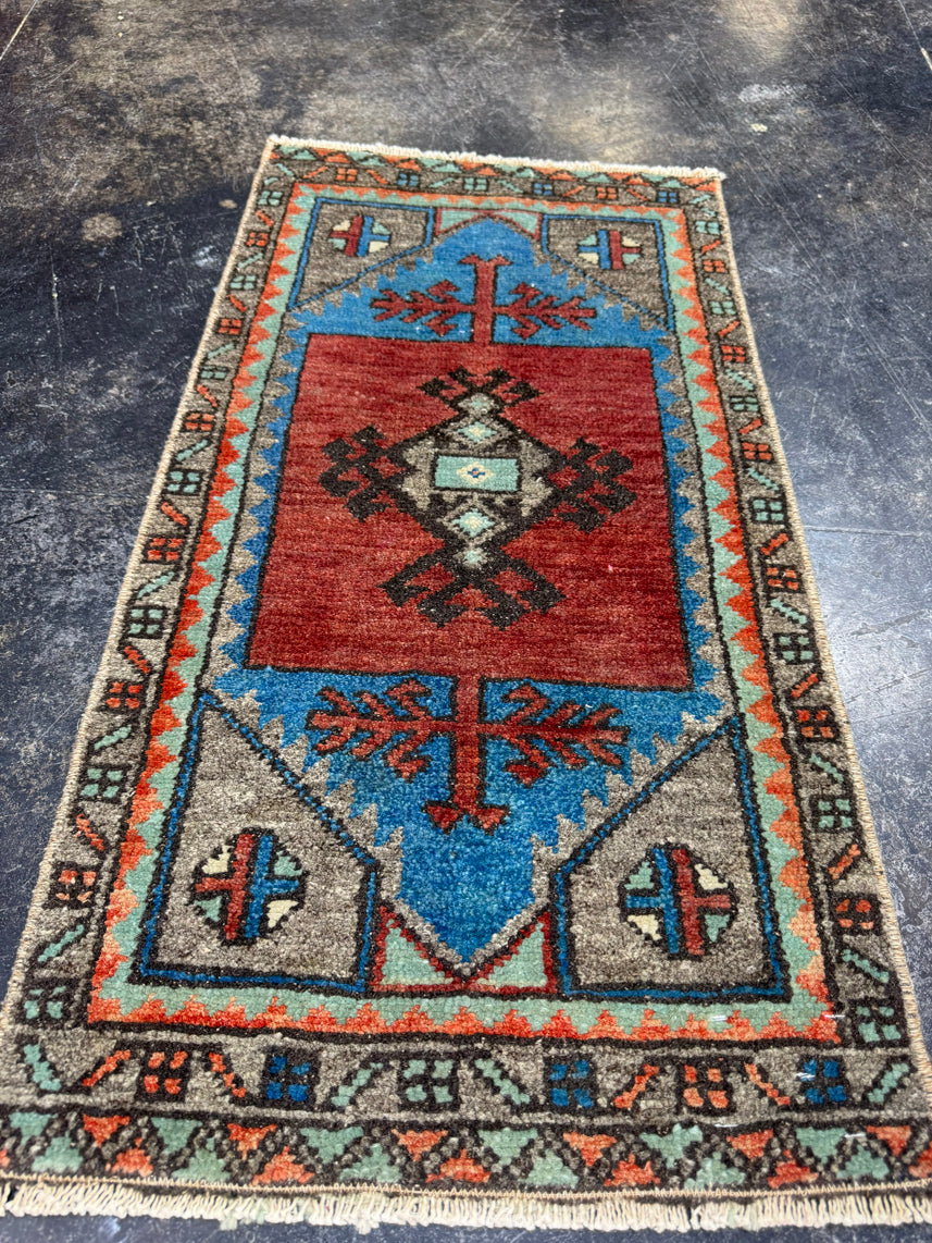 Turkish Yastik Rug 1'4" x 2'6" #23897