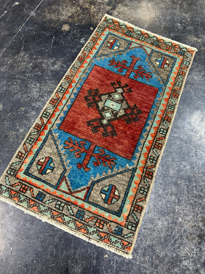 Turkish Yastik Rug 1'4" x 2'6" #23897