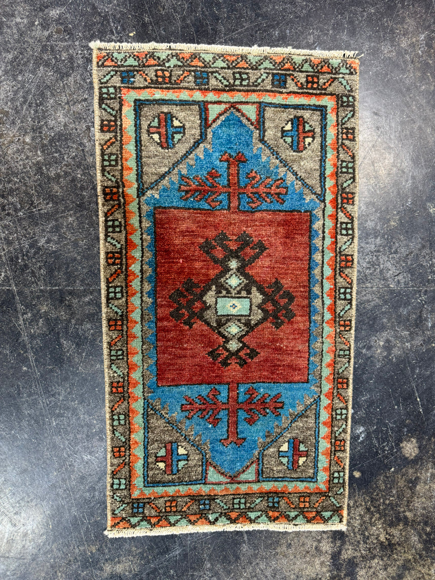 Turkish Yastik Rug 1'4" x 2'6" #23897