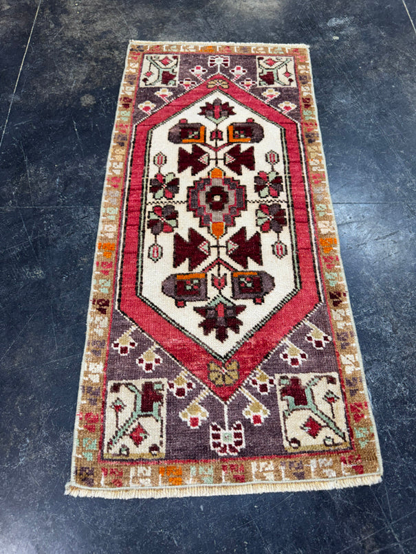 Turkish Yastik Rug 1'5" x 3' #23886
