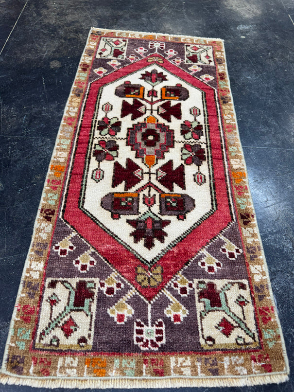 Turkish Yastik Rug 1'5" x 3' #23886