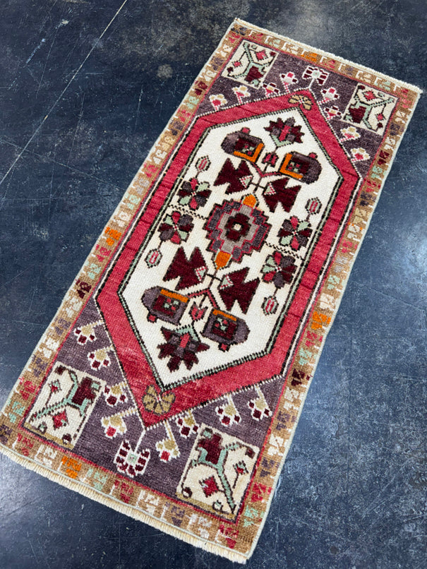 Turkish Yastik Rug 1'5" x 3' #23886