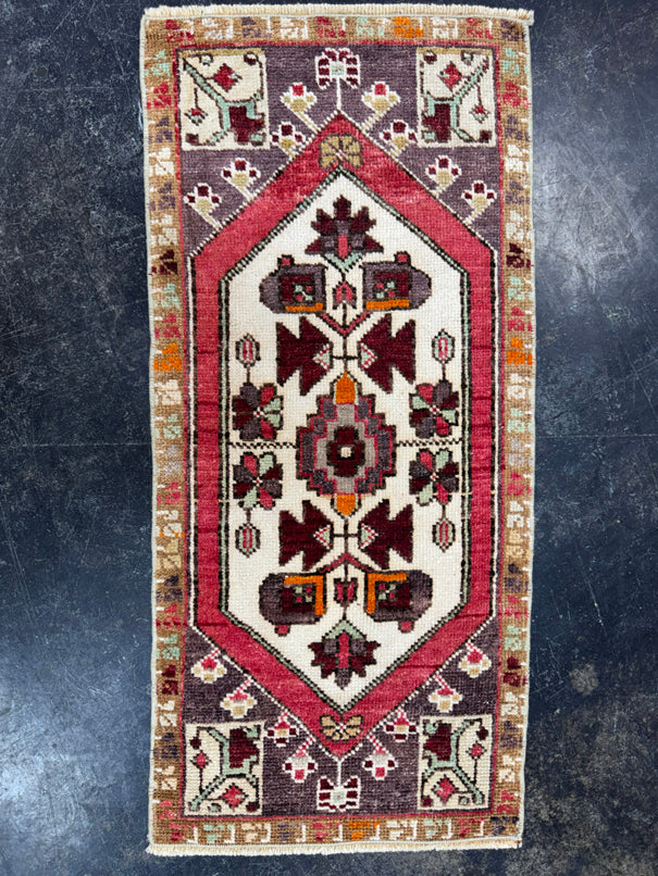 Turkish Yastik Rug 1'5" x 3' #23886