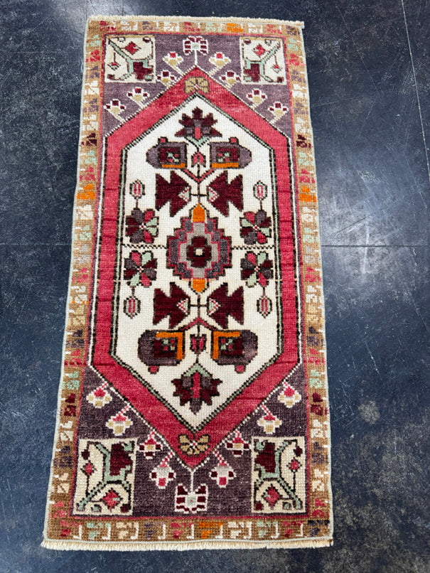 Turkish Yastik Rug 1'5" x 3' #23886