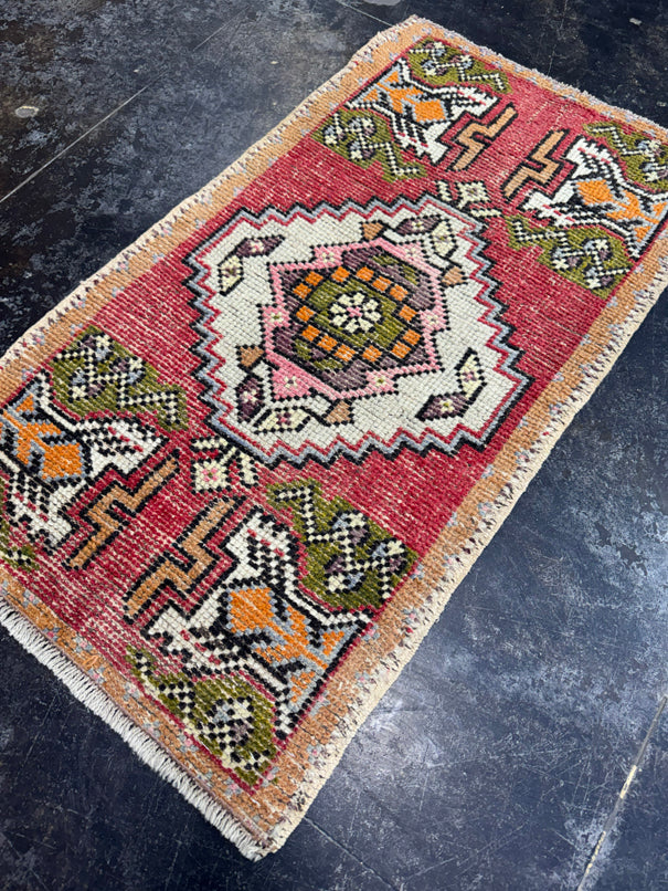 Turkish Yastik Rug 1'9" x 3'3" #23889