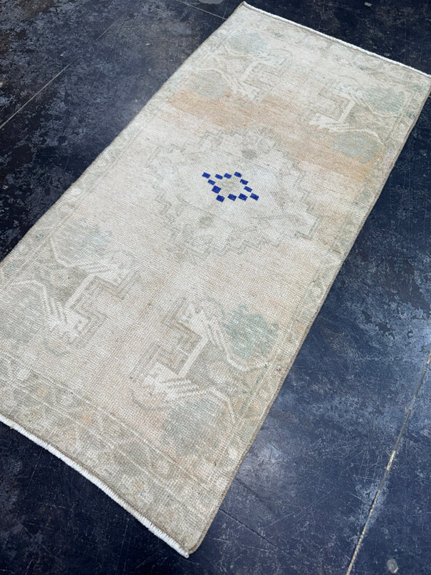 Turkish Yastik Rug 1'8" x 3'5" #23875