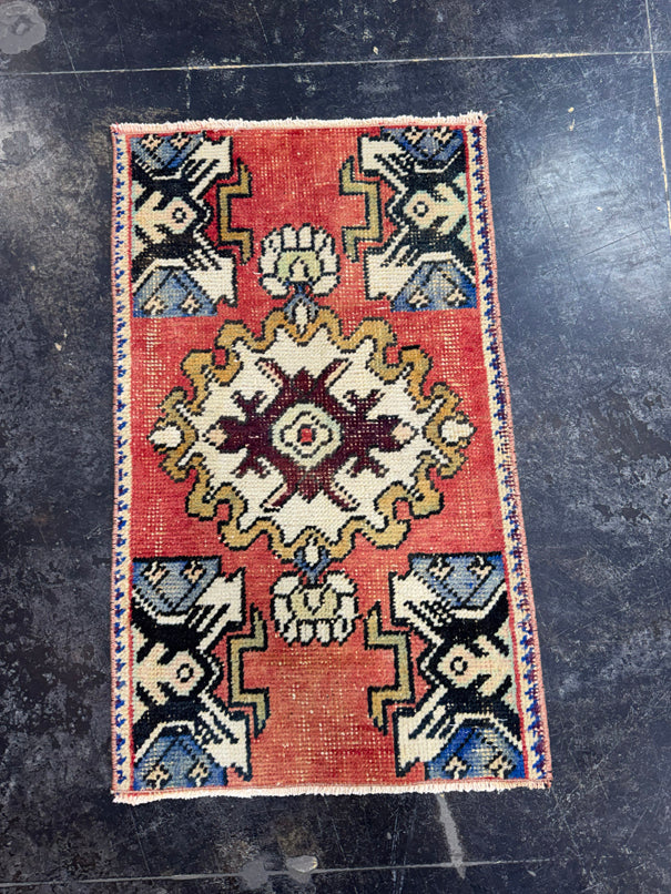 Turkish Yastik Rug 1'6" x 2'6" #23876