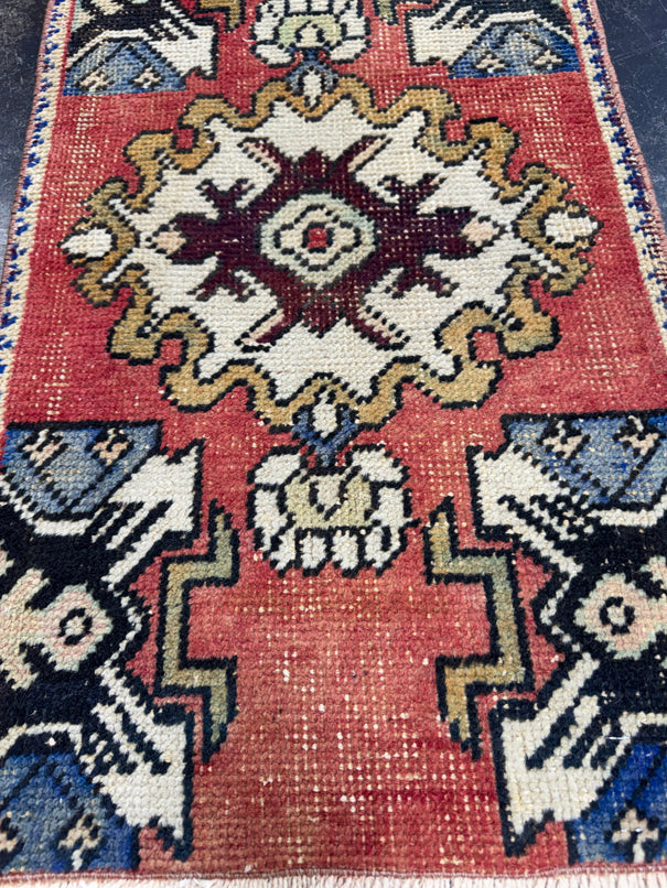 Turkish Yastik Rug 1'6" x 2'6" #23876