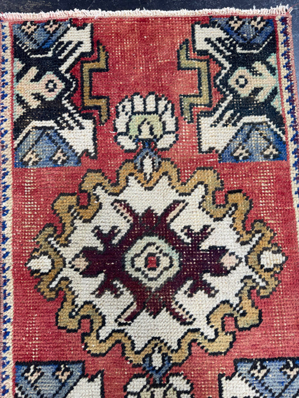 Turkish Yastik Rug 1'6" x 2'6" #23876