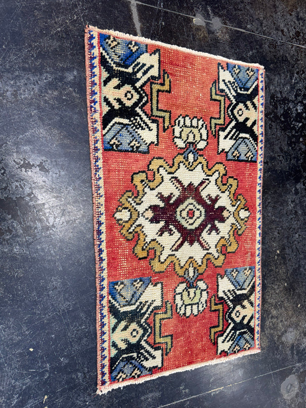 Turkish Yastik Rug 1'6" x 2'6" #23876