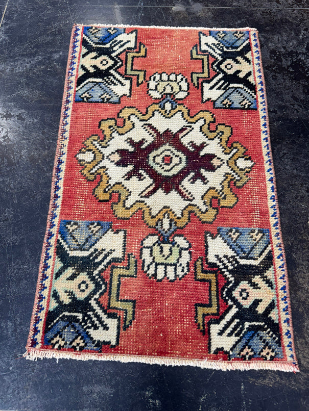 Turkish Yastik Rug 1'6" x 2'6" #23876