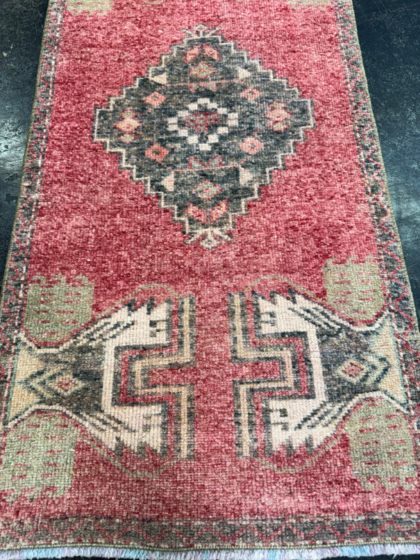 Turkish Yastik Rug 1'7" x 3'5" #23877