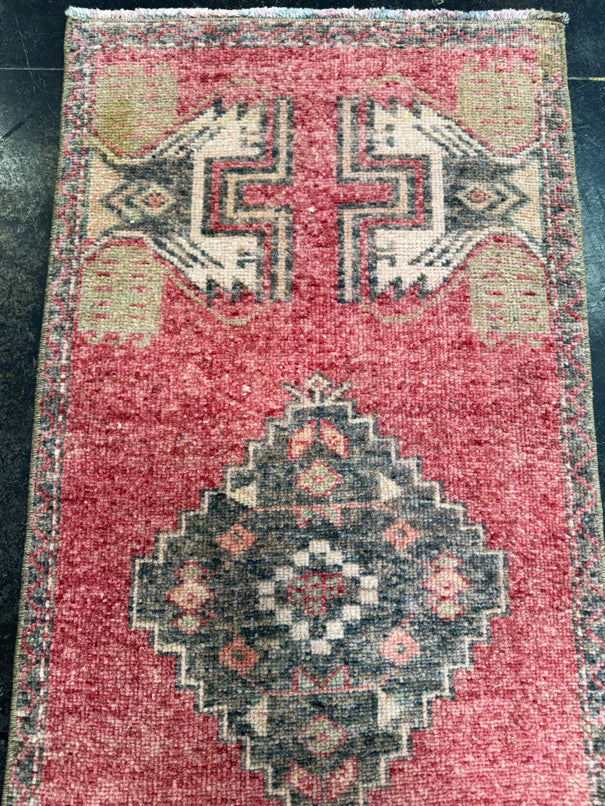 Turkish Yastik Rug 1'7" x 3'5" #23877