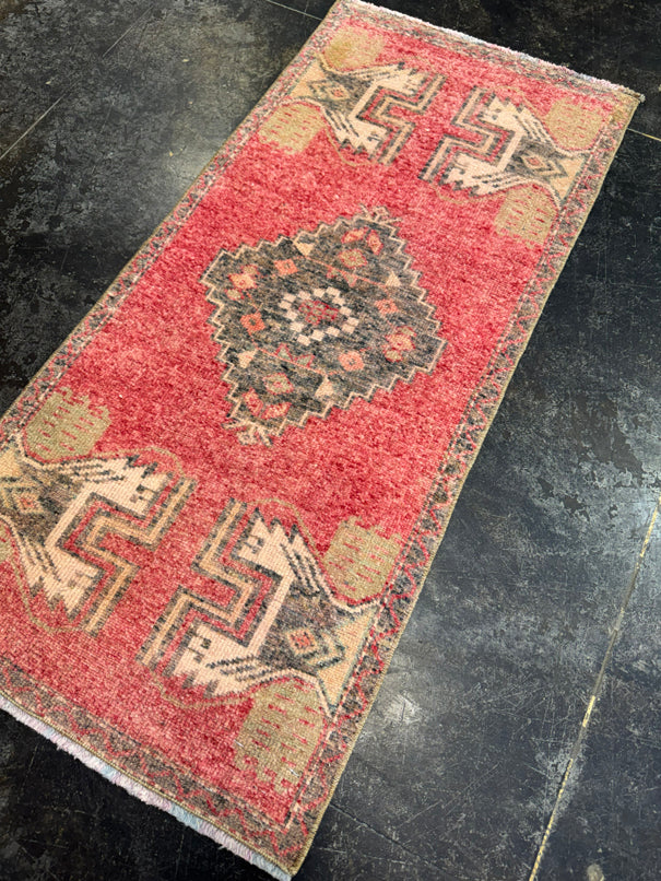 Turkish Yastik Rug 1'7" x 3'5" #23877