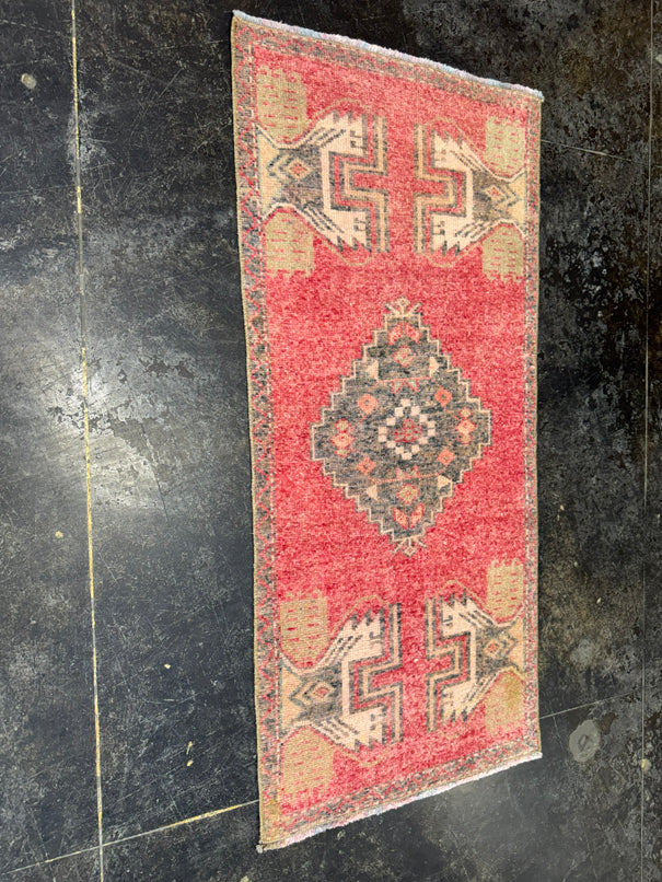 Turkish Yastik Rug 1'7" x 3'5" #23877