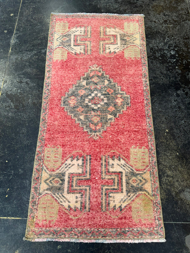 Turkish Yastik Rug 1'7" x 3'5" #23877