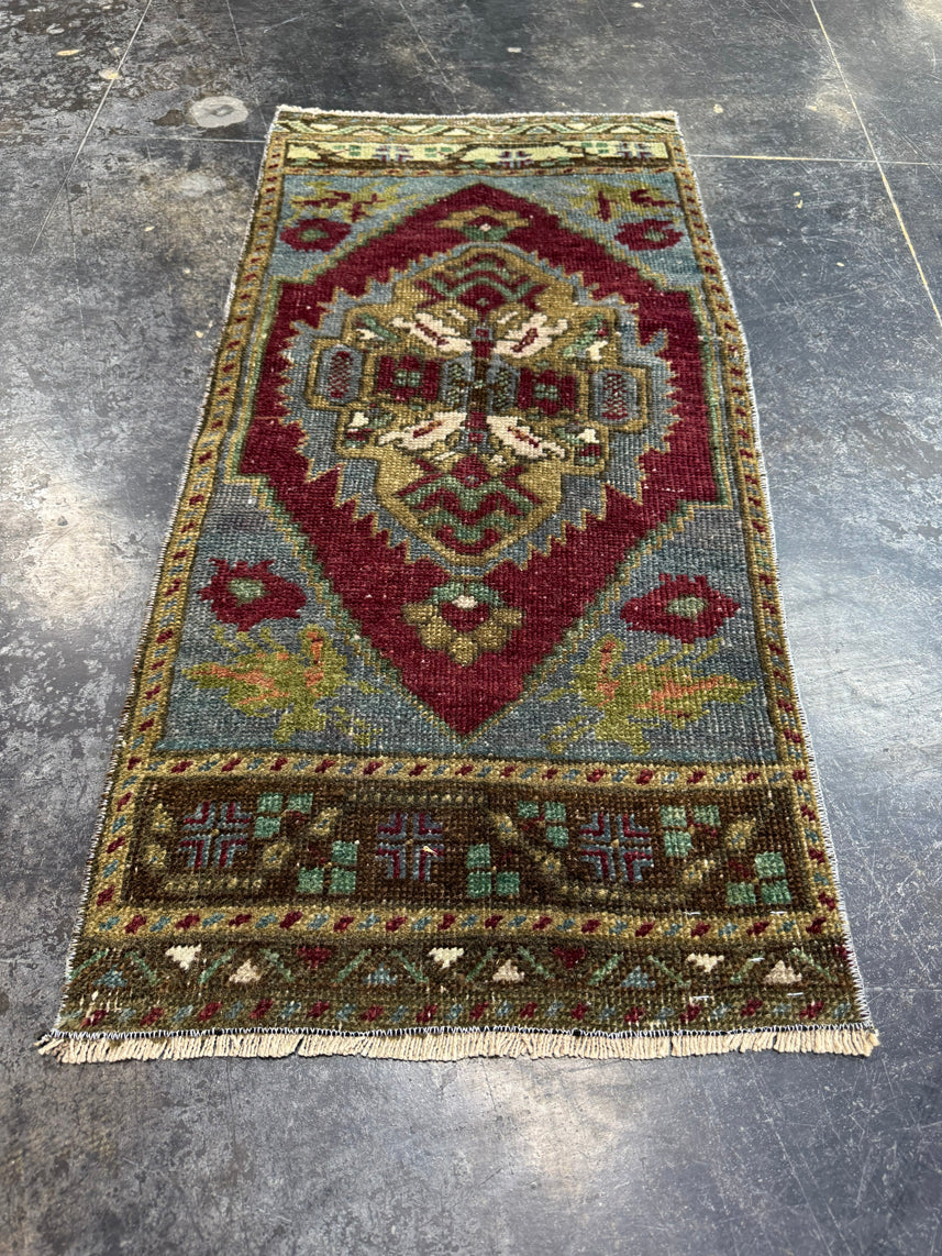 Turkish Yastik Rug 1'8" x 3'4" #23866
