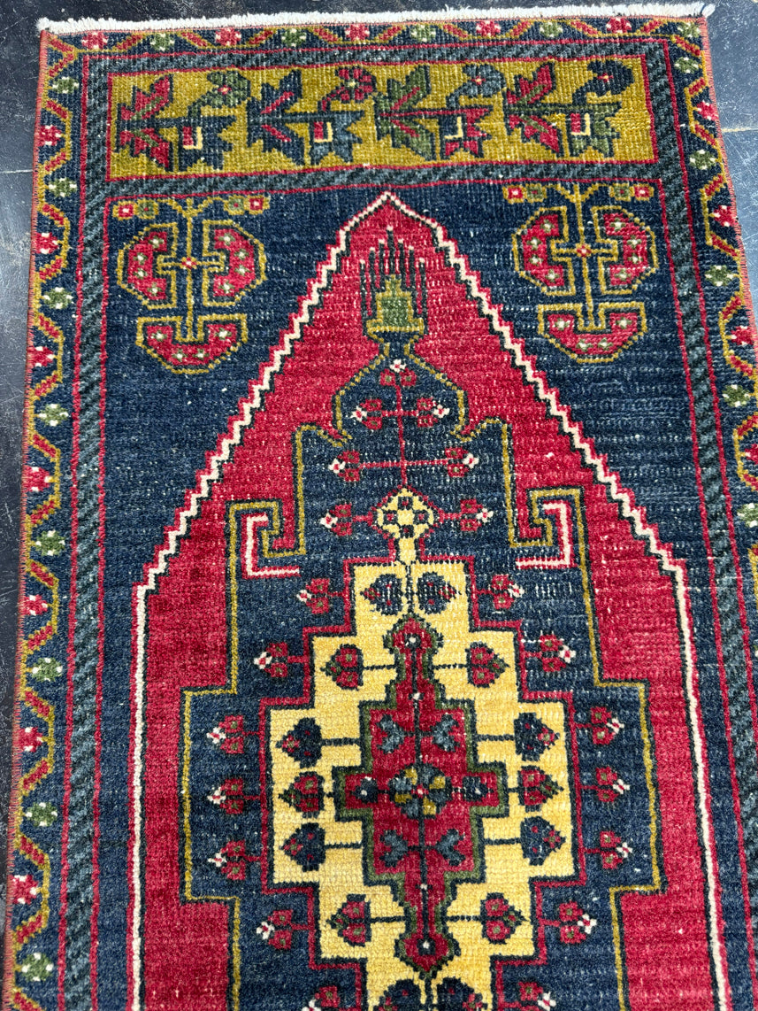 Turkish Yastik Rug 1'8" x 3'8" #23867