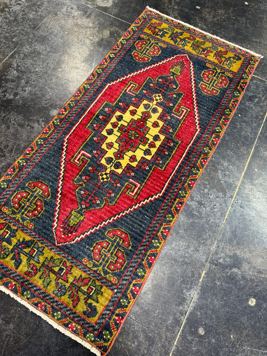 Turkish Yastik Rug 1'8" x 3'8" #23867