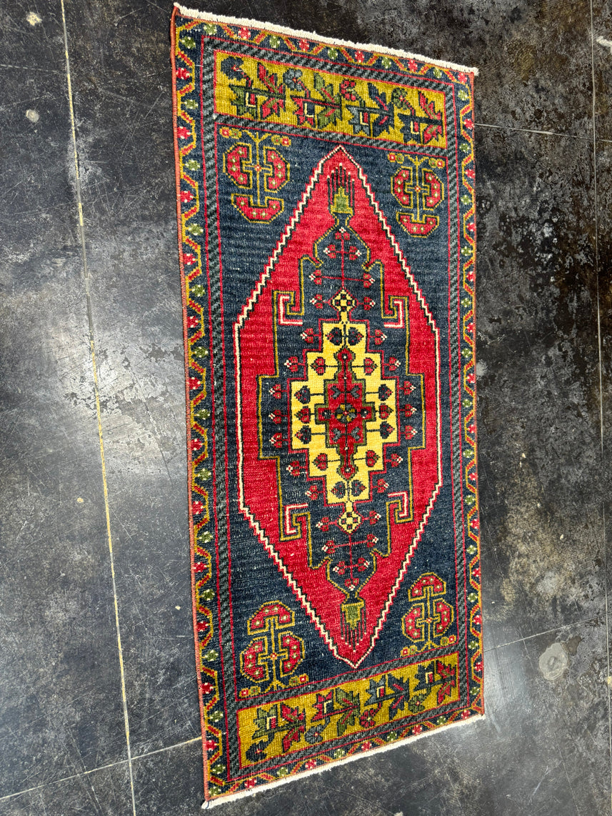 Turkish Yastik Rug 1'8" x 3'8" #23867