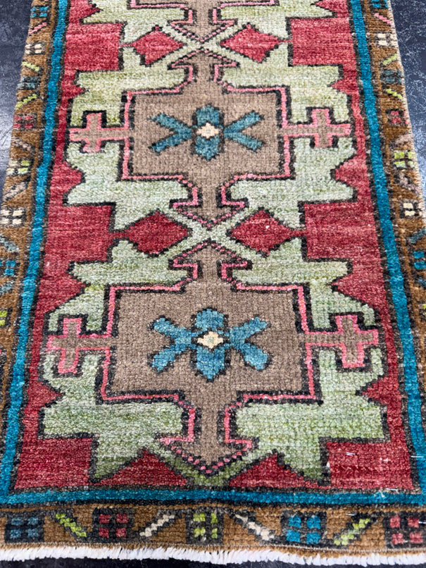 Turkish Yastik Rug 1'5" x 2'6" #23868