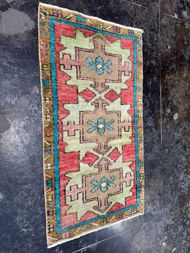 Turkish Yastik Rug 1'5" x 2'6" #23868