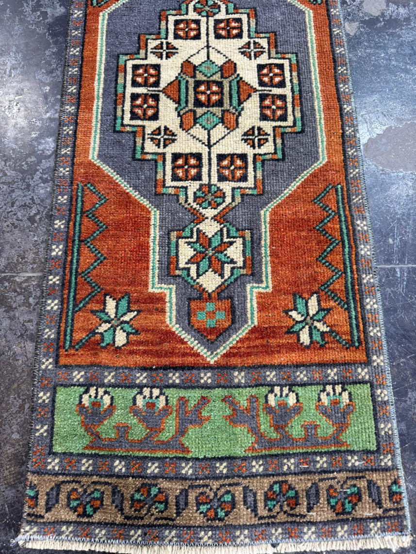 Turkish Yastik Rug 1'4" x 3'6" #23872