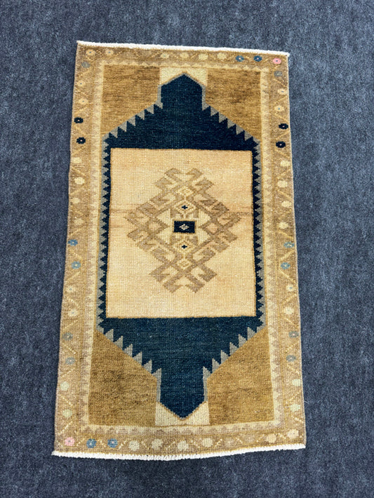 Turkish Yastik Rug 1'7" x 2'9" #23842
